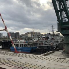 作业码头12
